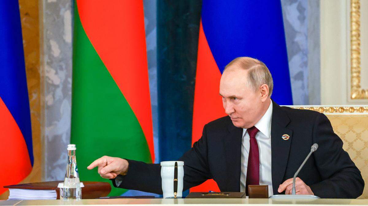 La reelección de  Vladímir Putin en los comicios del 15 al 17 de marzo parece casi garantizada pues los críticos destacados que podrían desafiarle están encarcelados o viven en el extranjero y la mayoría de los medios independientes están vetados.