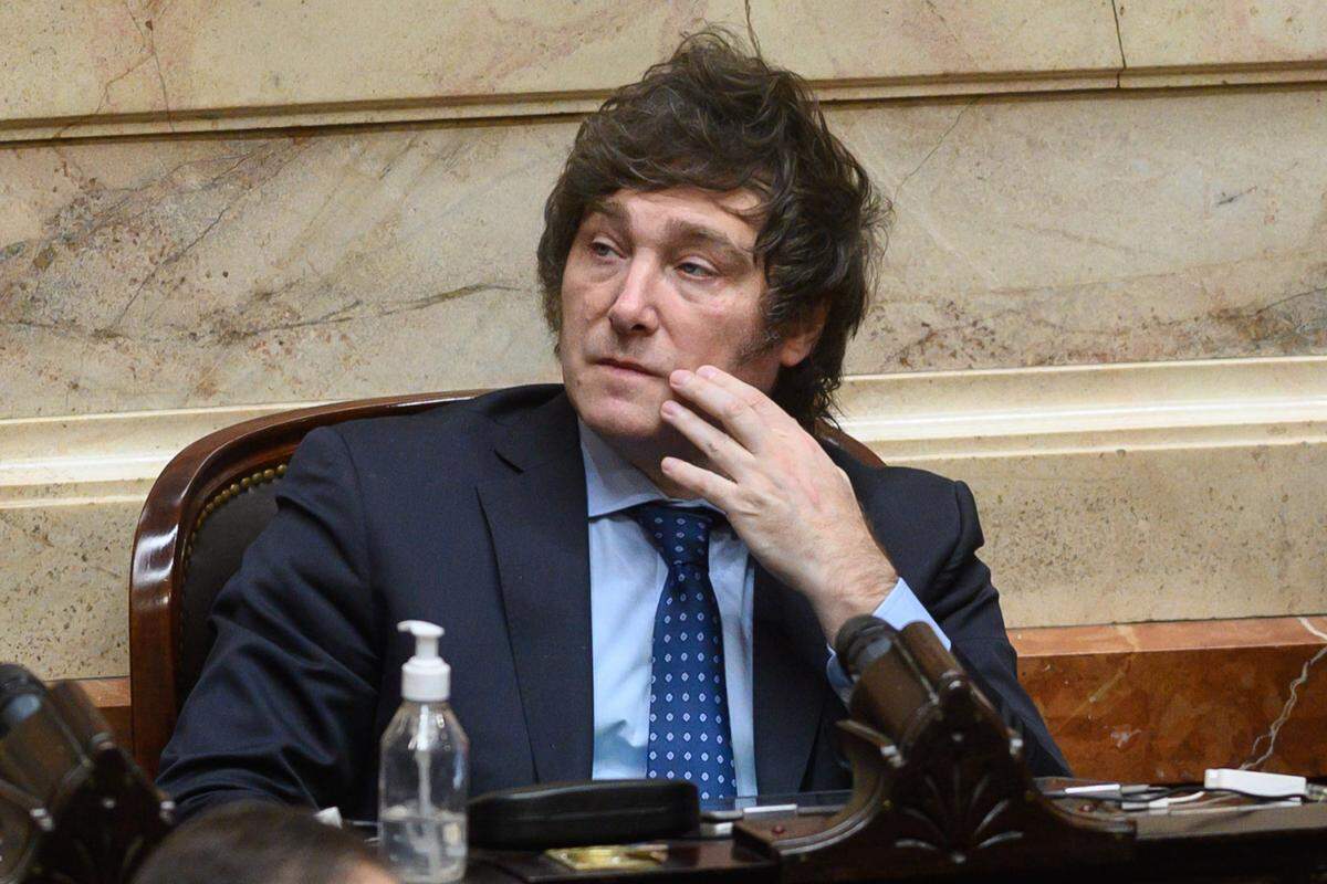 Javier Milei, diputado de la Cámara de Diputados de Argentina reacciona durante la sesión. Dijo hace tres años que el Papa Francisco es un “imbécil”.