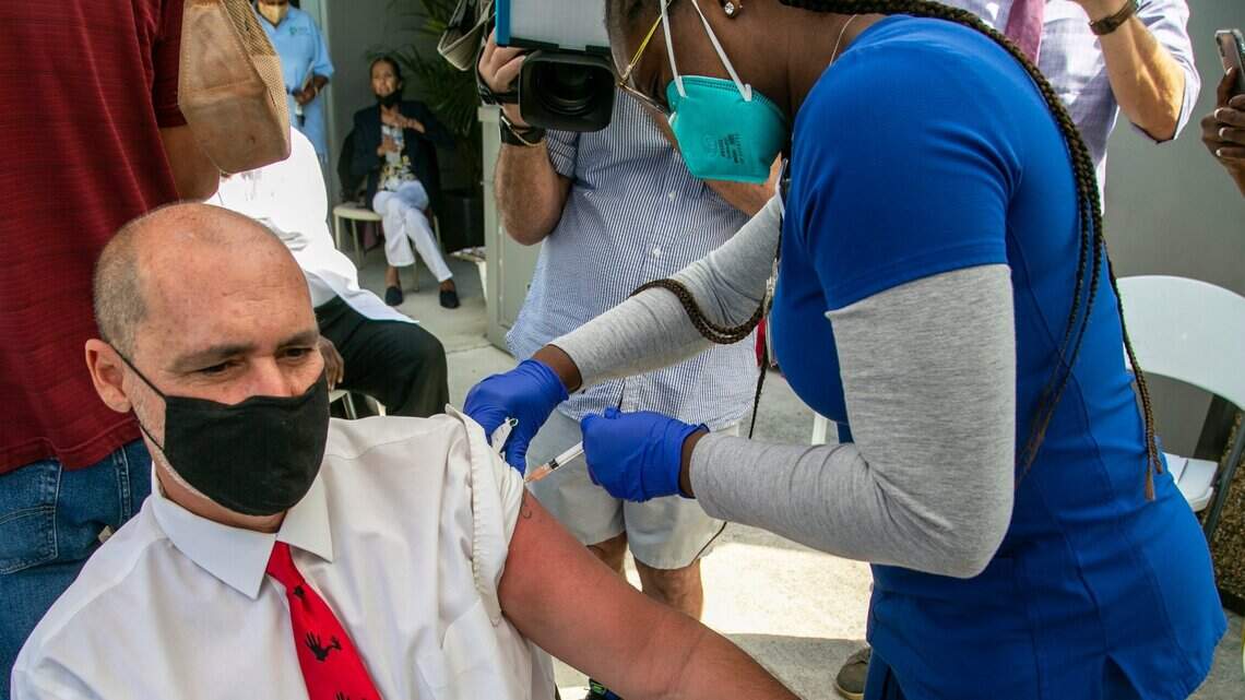 ‘A pandemic of the unvaccinated.’ Miami hospital urges patients, workers to get shots