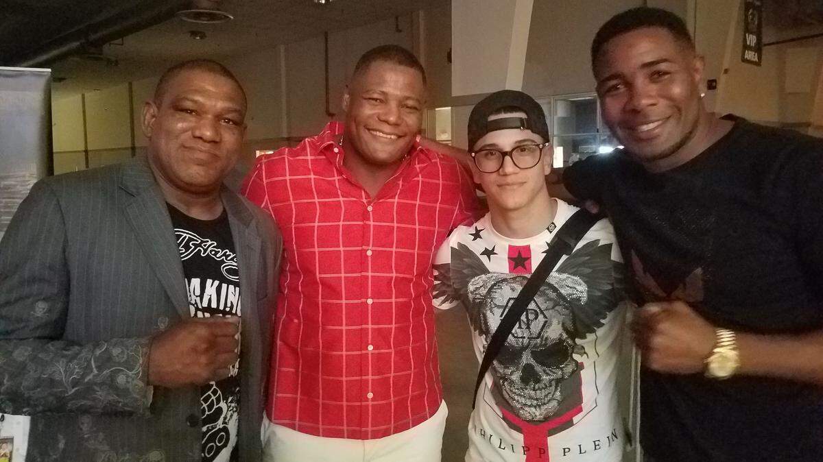 Ramón Garbey,  Luis Ortiz, Eduardo Pérez y Yunier Dorticós (de izq. a der.) en la velada de Yuriorkis Gamboa, el 10 de noviembre de 2018 en Miami.
