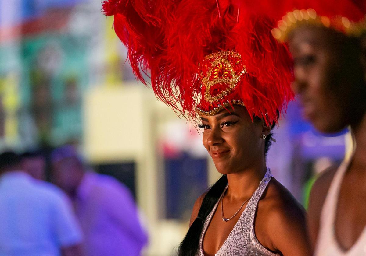 Lorena Gutiérrez, miembro de Evolution Event, participa en Cuba Nostalgia 2022 en el Fair Expo Center de Miami, Florida, el sábado 21 de mayo de 2022.