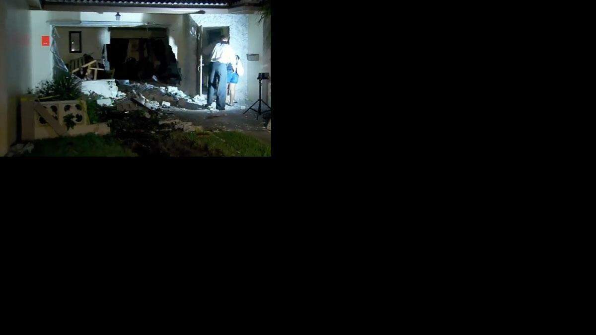 La mujer que vive en la casa le dijo a su hermana que el impacto fue tan intenso que pensó que era un terremoto.