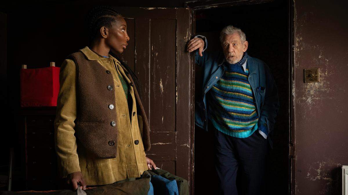 Coral Gables Art Cinema estrena el viernes ‘The Christophers’ (2026) del director Steven Soderbergh con las actuaciones de Ian McKellen y Michaela Coel.