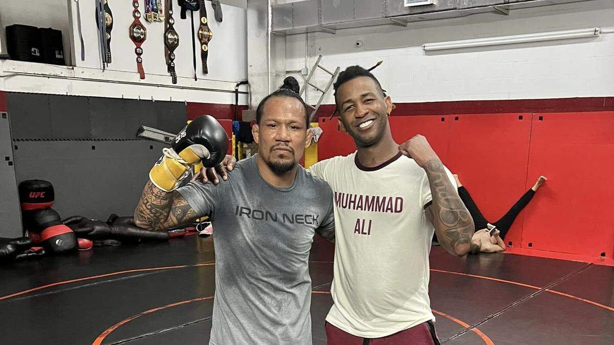 Rancés Barthelemy (der.) con el campeón de BKFC Luis Palomino en Miami.