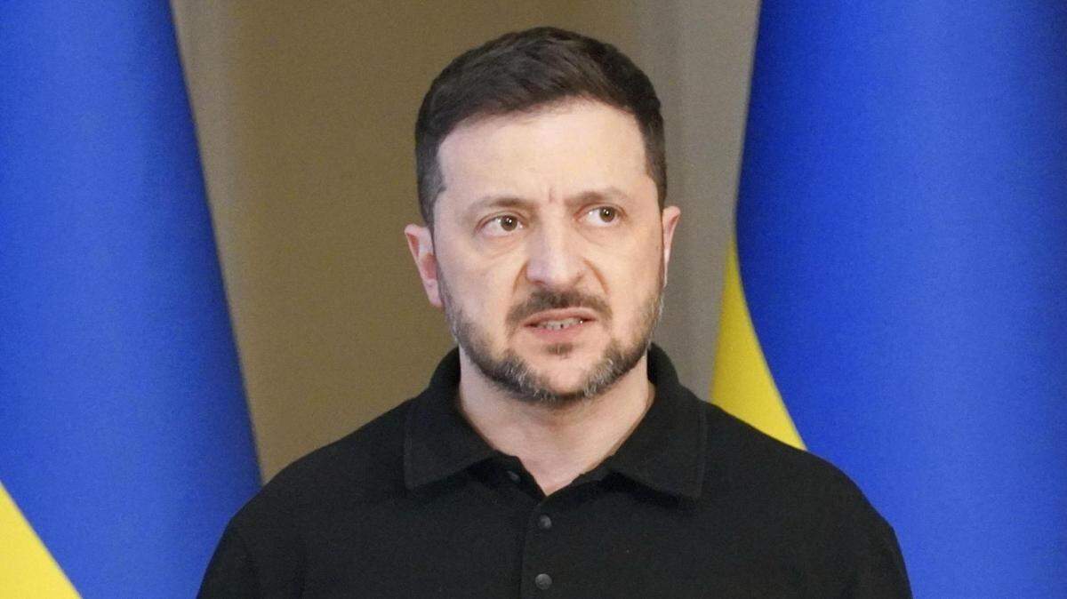 
El presidente de Ucrania, Volodímir Zelenski, habla en una conferencia de prensa en Kiev el 17 de abril de 2025.