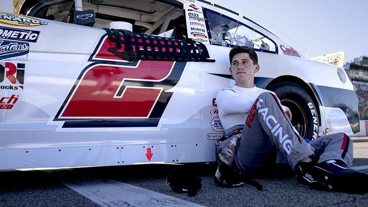 El cubanoamericano Nick Sánchez corre rápido en la vida. Y lo acaba de ratificar con la conquista del título de la ARCA Menards Series, la antesala de NASCAR, el sábado en el autódromo de Toledo, en Ohio.