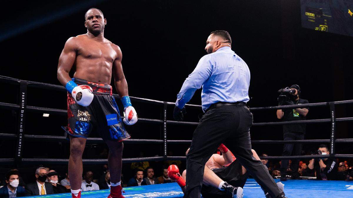 Frank Sánchez venció por puntos a Christian Hammer en Fort Lauderdale , el 1 de enero del 2022.