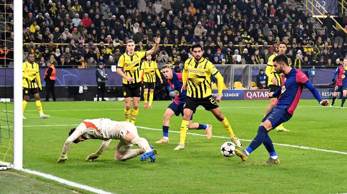 Barcelona venció 3-2 al Borussia Dortmund este miércoles en la sexta jornada de la Liga de Campeones, con un doblete providencial de Ferran Torres (der.) en Dortmund, Alemania.