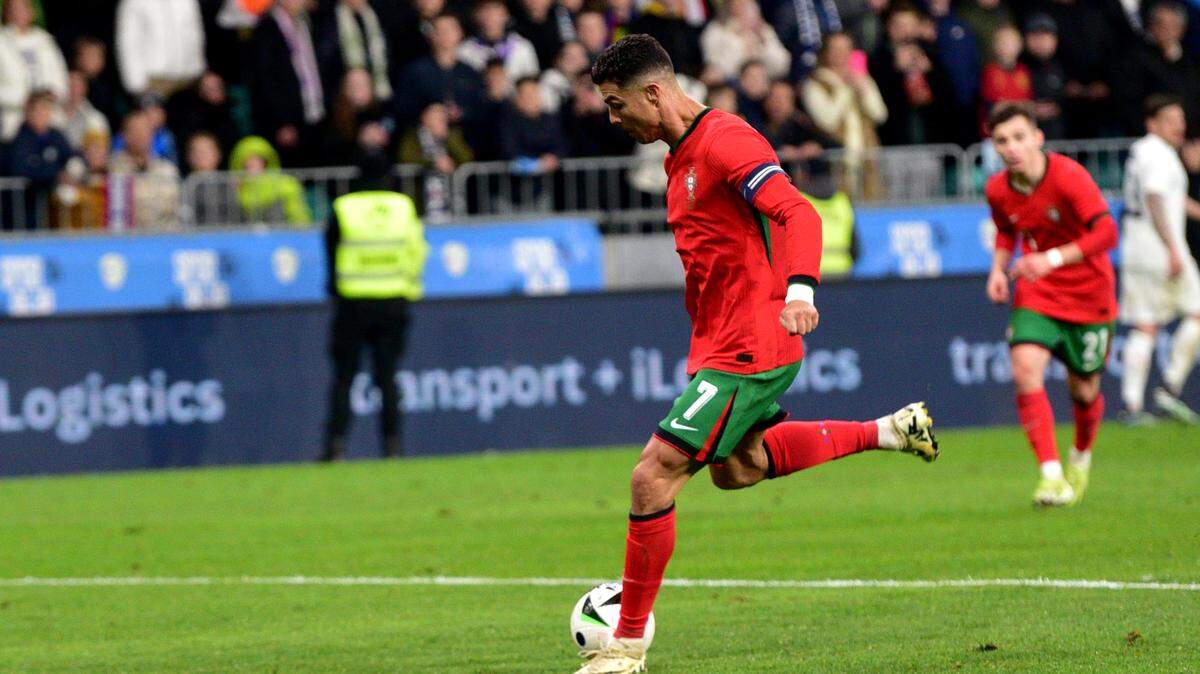 El delantero de Portugal Cristiano Ronaldo es el líder goleador en la historia de la Eurocopa con 14.