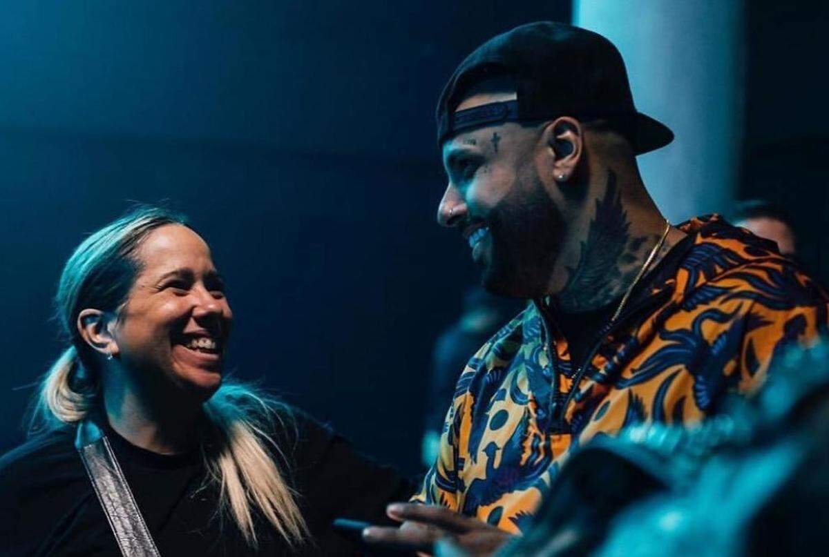 Norma Castro junto a Nicki Jam.