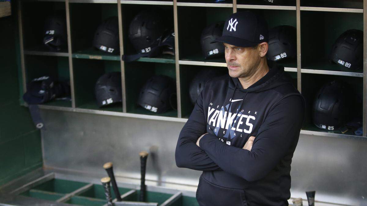 El dueño de los Yankees de New York Hal Steinbrenner le preguntó a peloteros y expeloteros, así como integrantes del personal si debería mantener a Aaron Boone antes de decidir si el mánager volverá el próximo año.