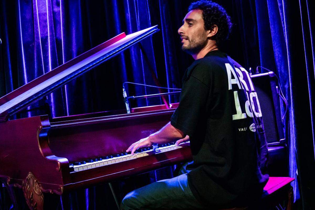 Música en vivo gratis en Ocean Drive con Duck Romero Trio en Lummus Park.