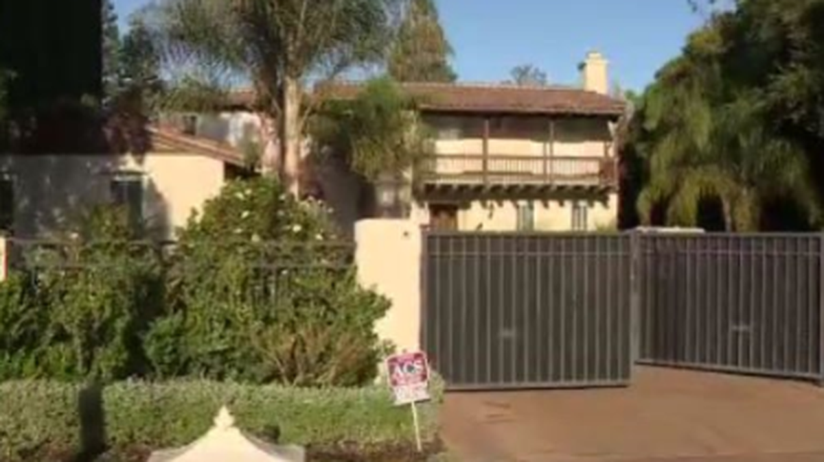 Los sospechosos irrumpieron en la casa de Yasiel Puig en el Valle de San Fernando, en California,  el martes por la noche.