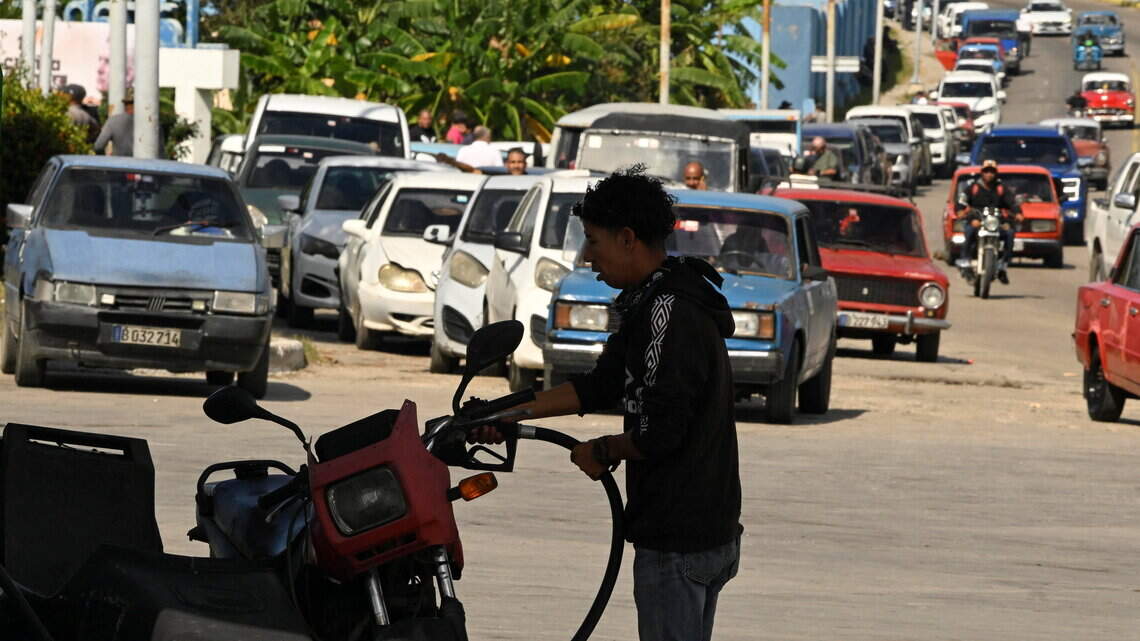 Cuba abrió la venta de gasolina a negocios privados. Dos meses después advierte sobre decomisos