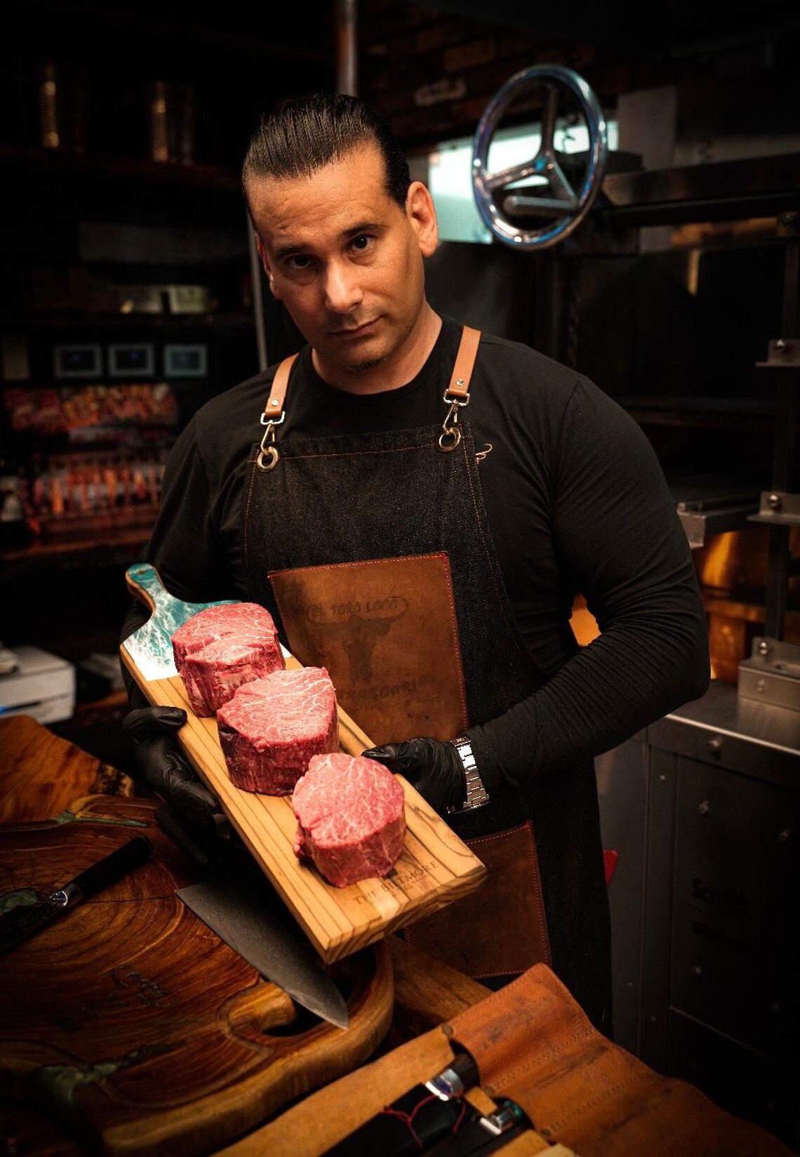 Aldo Espinosa, chef y propietario de la cadena de restaurantes El Toro Loco.