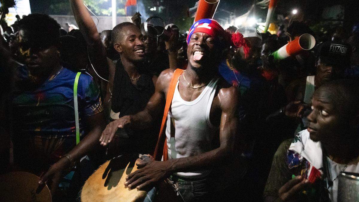 Rienda suelta a las emociones en las calles de Puerto Príncipe el pasado martes celebrando la victoria de Haití sobre Nicaragua y su clasificación para la Copa Mundial de la FIFA 2026.