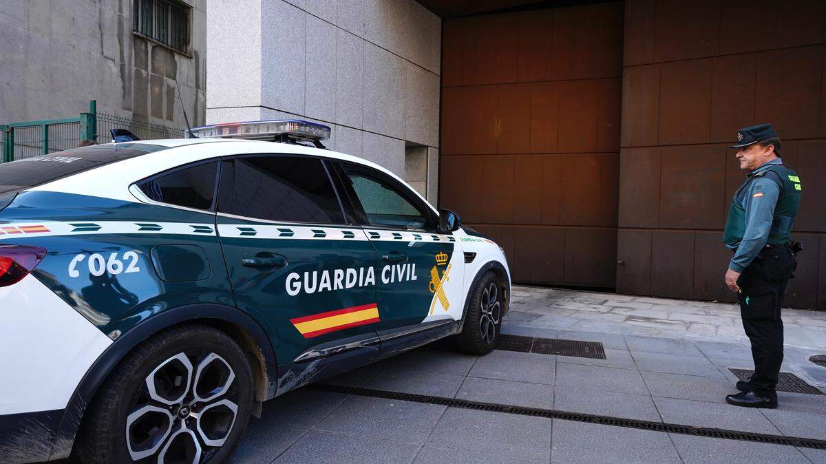 (Foto de ARCHIVO)
El matrimonio detenido por encerrar a sus tres hijos durante más de 4 años en una vivienda en Oviedo entra en los juzgados de Oviedo en un coche de la Guardia Civil para declarar.

JUAN VEGA/EUROPA PRESS
30/4/2025