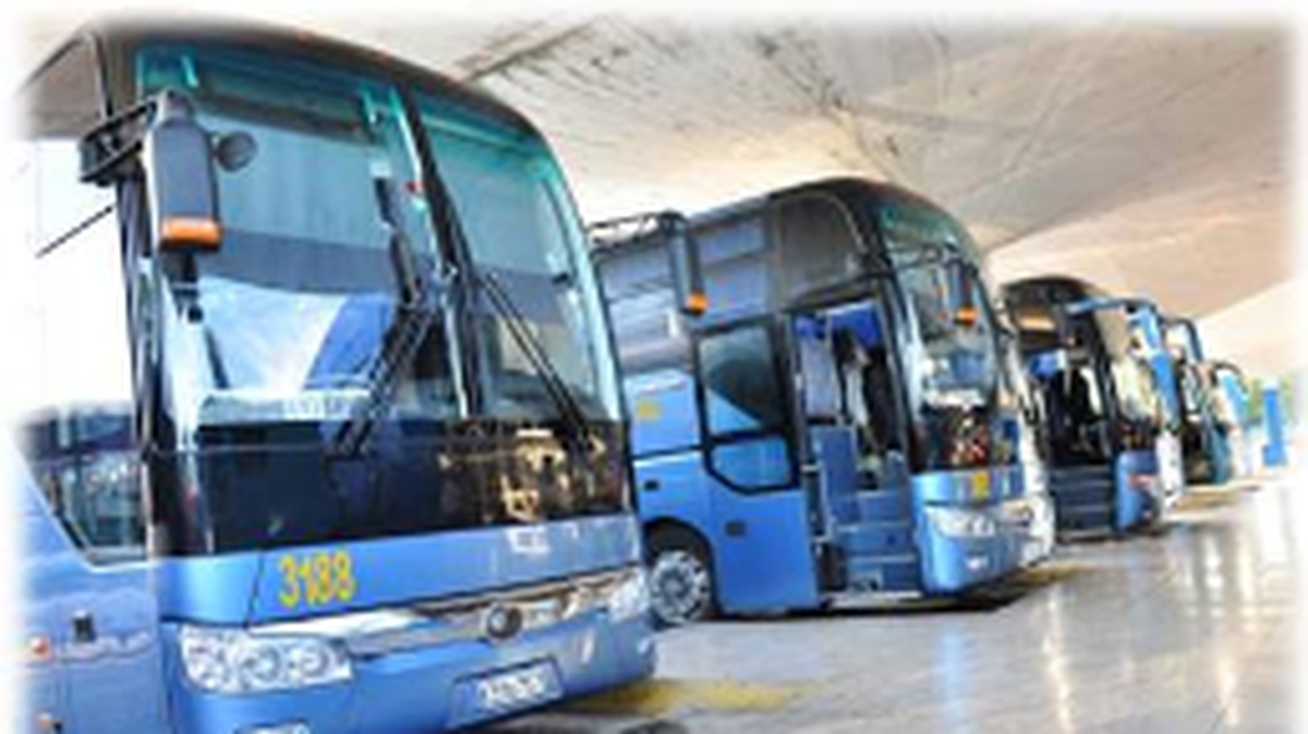 El Gobierno de Cuba anunció este martes incrementos en las tarifas del transporte interprovincial público -a partir del 1 de marzo- de hasta un 400 % en los autobuses, un 600 % en el ferrocarril y de un 468 % para la aviación.