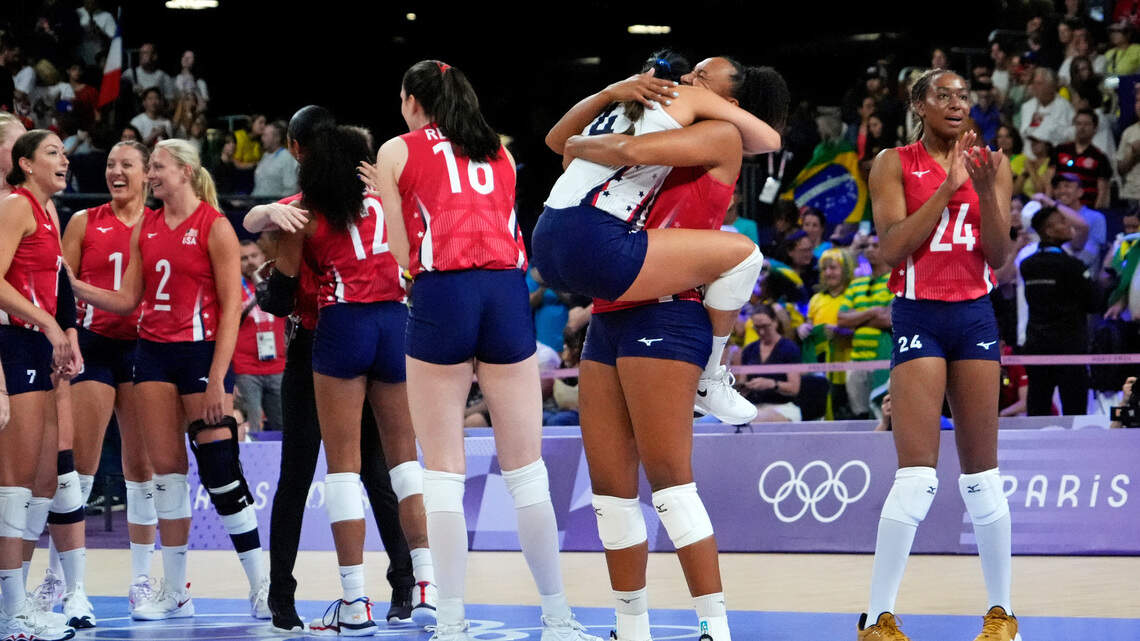 Estados Unidos derrota a Brasil y discutirá el oro en voleibol femenino en París