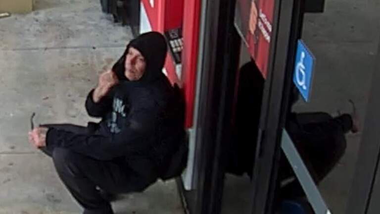 El FBI pide ayuda para identificar a sospechoso de robar banco en Miami Lakes