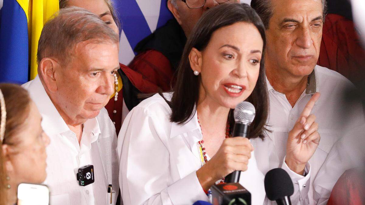 Foto de archivo. Los líderes opositores María Corina Machado y Edmundo González Urrutia pidieron este miércoles una reacción de la comunidad diplomática acreditada en Venezuela ante el “asedio” que viven desde hace tres meses cinco dirigentes refugiados en la residencia de la embajada argentina.
