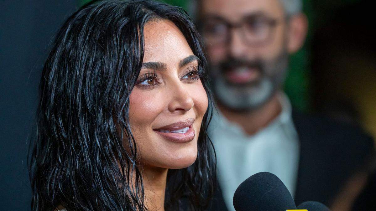 Kim Kardashian asiste a la 3.ª Cena Anual “Caring for Women” organizada por Kering en The Pool, en Nueva York el 9 de septiembre de 2024.