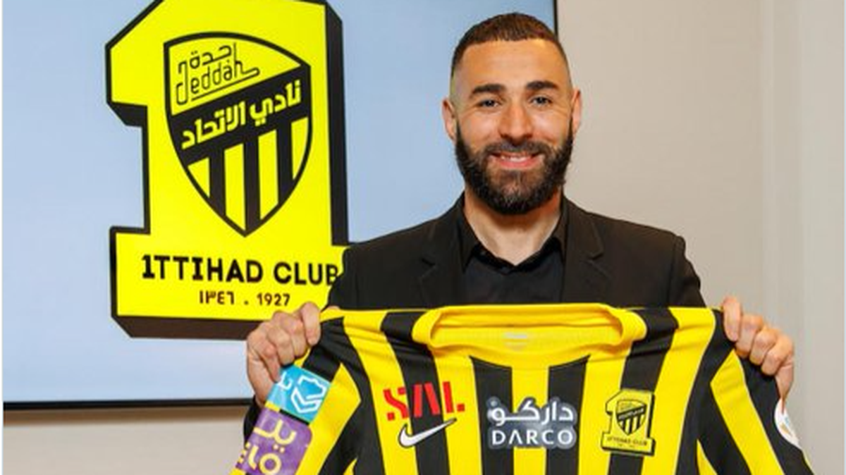 El club saudí Al Ittihad anunció este martes el fichaje del francés Karim Benzema hasta 2026 después de que el que era capitán del Real Madrid se despidiera de su afición tras 14 temporadas.