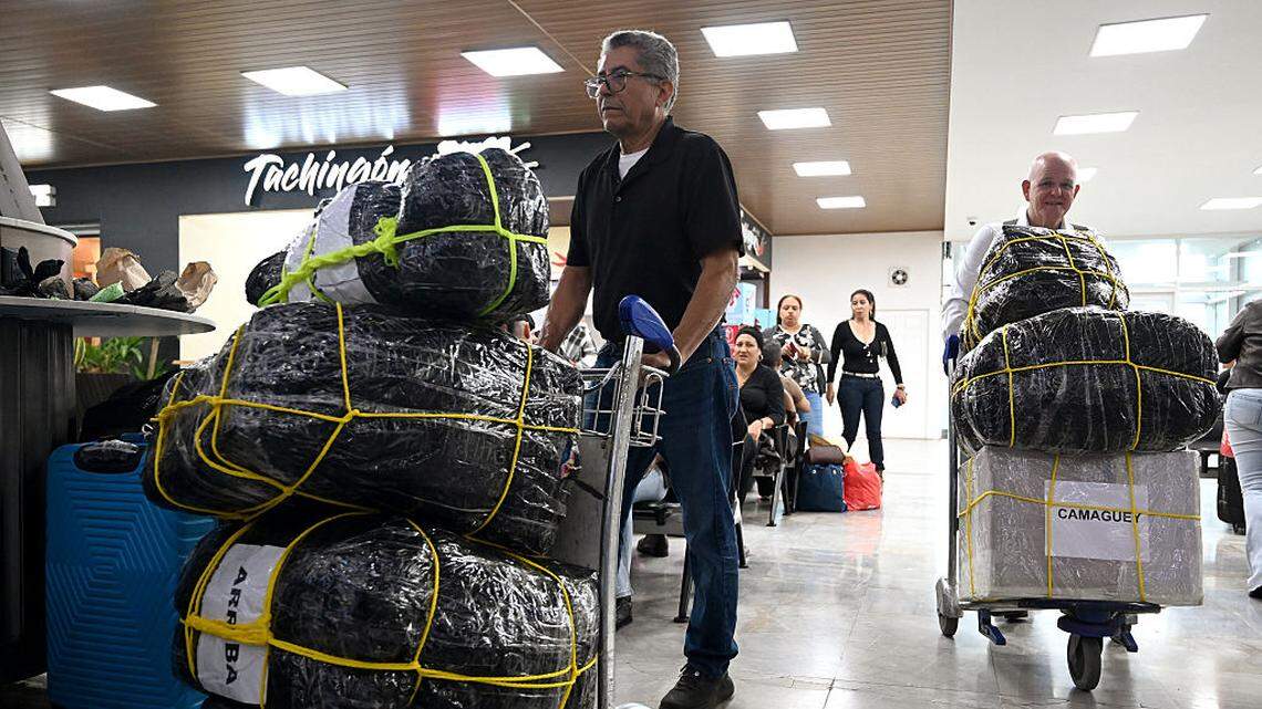 Salen de Honduras últimos médicos cubanos en medio de presiones de Trump