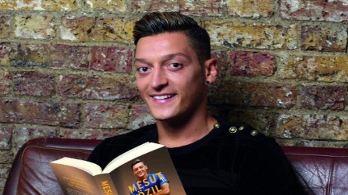 El alemán Mesut Ozil cuenta en su autobiografía cómo -en sus tiempos en el Real Madrid- tuvo una gran discusión con José Mourinho, a quien tuvo incluso ganas de agredir físicamente, aunque luego le agradeció sus provocaciones.