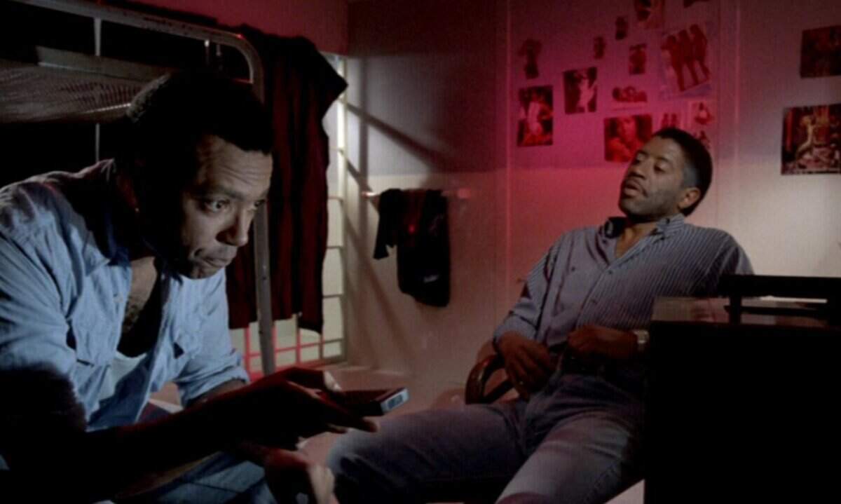 En Coral Gables Art Cinema ‘Chameleon Street’ (1990) dirigida y protagonizada por Wendell B. Harris Jr. Ganador del Gran Premio del Jurado en el Festival de Cine de Sundance de 1990.