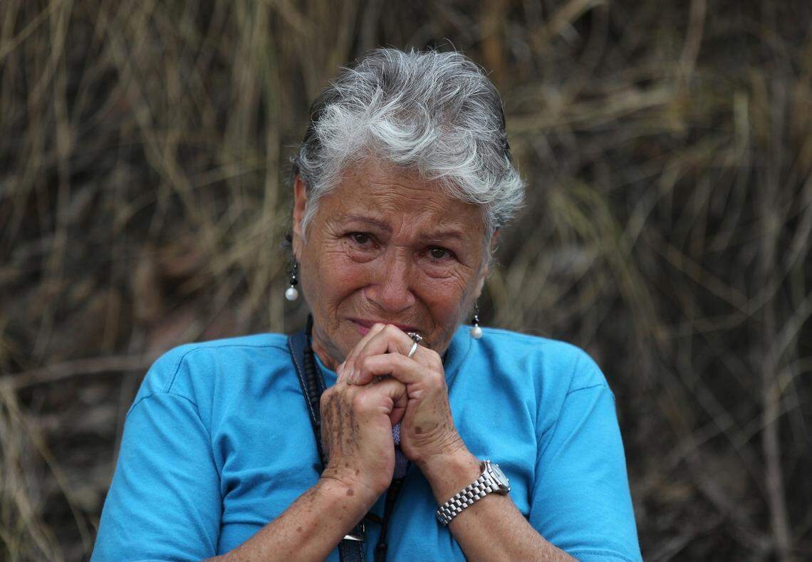 Familiares de los presos liberados por el régimen de Maduro lloraban esperando a sus seres queridos.