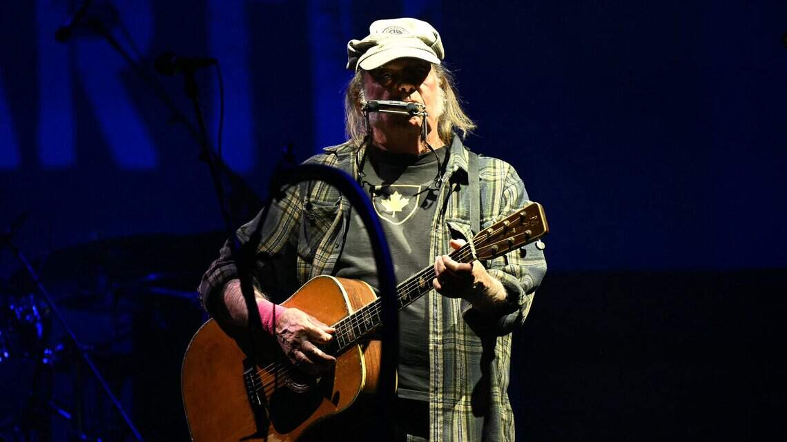 Neil Young demanda a la campaña de Trump por usar una de sus canciones y exige $10 millones