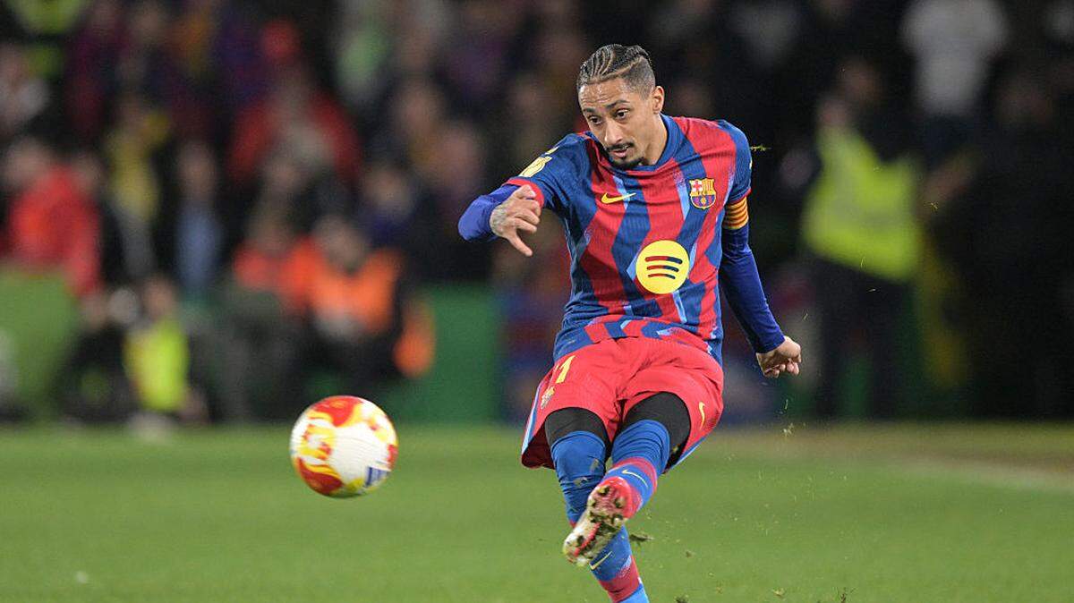 Barcelona recupera a su talismán Raphinha, quien no jugó en el partido de la liga española ante la Real Sociedad por un golpe en la pierna derecha. 