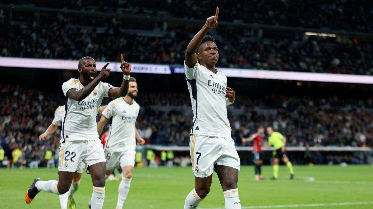 Vinícius Júnior celebra tras anotar un gol en el triunfo del Real Madrid 4-0 sobre el Celta de Vigo, el domingo en la liga española.