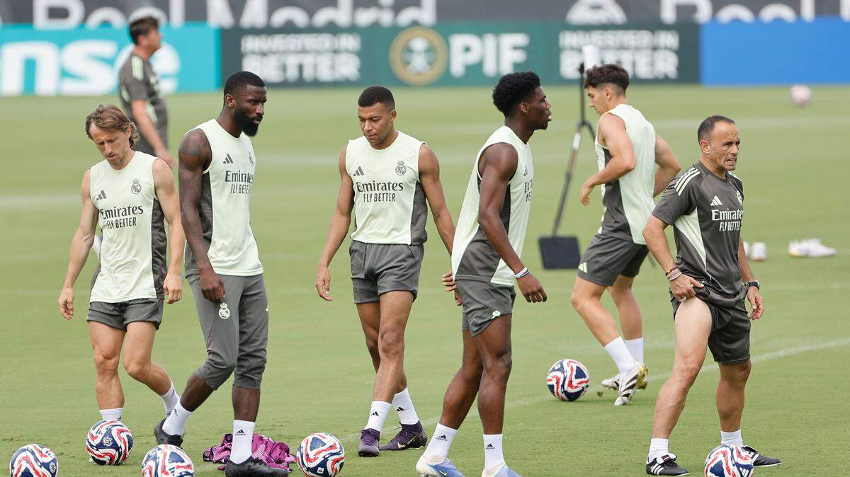 Los jugadores del Real Madrid participan en un entrenamiento el 30 de junio de 2025 en Palm Beach, Florida.