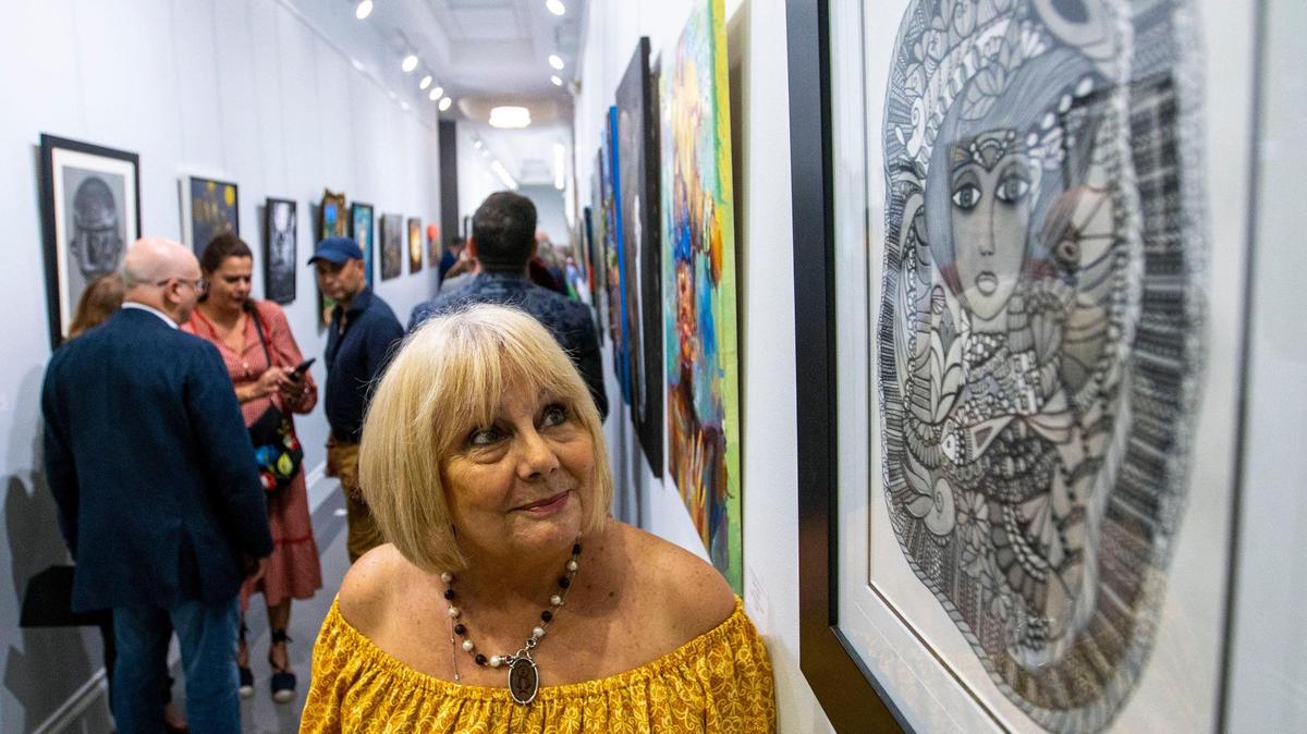 Ninoska Pérez Castellón looks at the artwork ‘Tropical Diva’ in Hialeah, Florida, on Sept. 30, 2022. Pérez Castellón resigned from her show on Radio Mambí on Jan. 10. 2023.