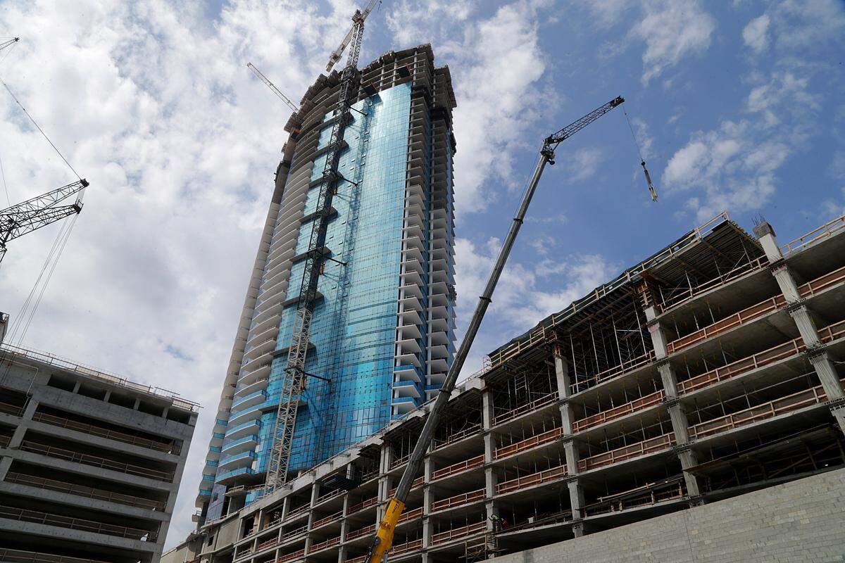 Vista del edificio Paramount, que se encuentra en construcción, en mayo del 2018. Las nuevas edificaciones, por un valor de $5,600 millones, es el factor fundamental en el aumento del valor gravable de las propiedades en Miami-Dade.