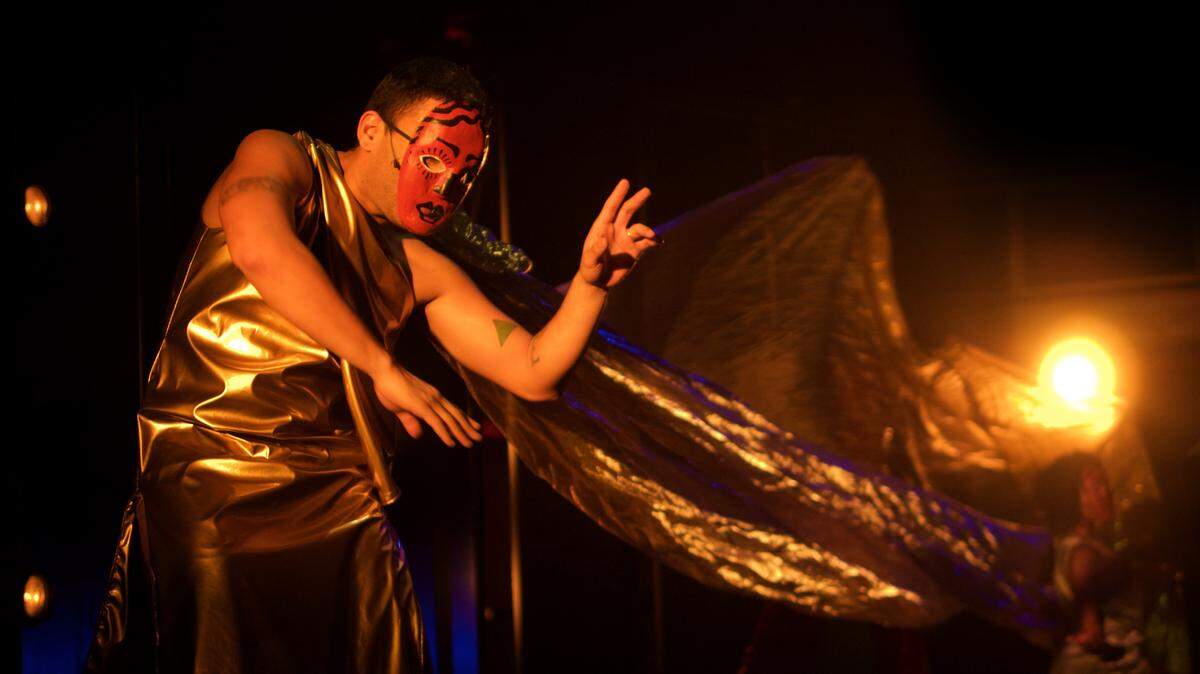 “La Medea”, está escrita, dirigida y coreografiada por Yara Travieso.