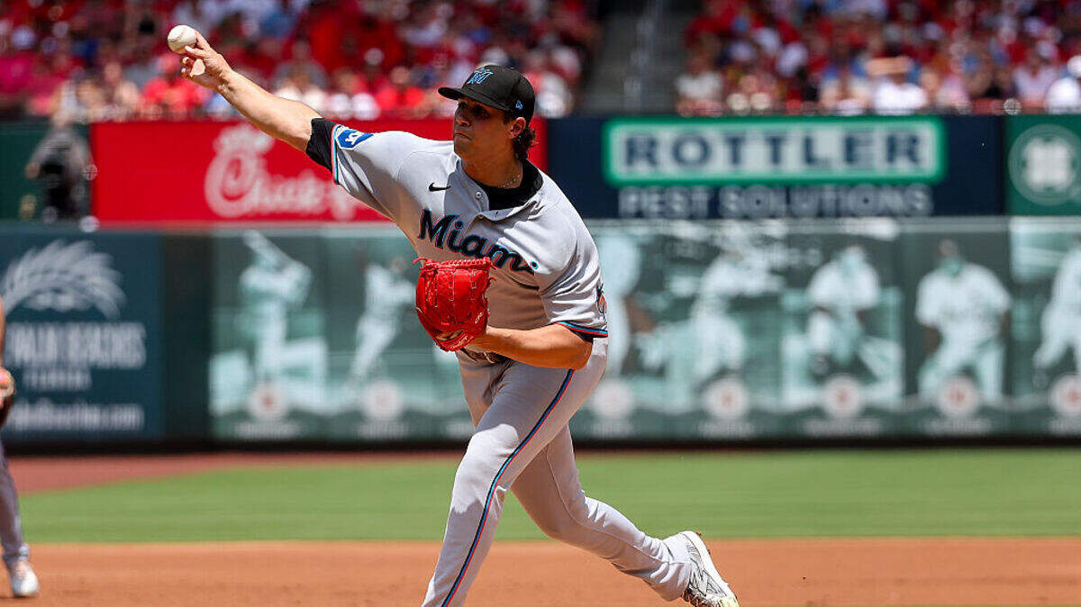 El abridor de los Marlins de Miami Tyler Phillips trabajó siete entradas y un tercio y permitió dos carreras y seis hits a los Cardenales, el domingo en San Luis.