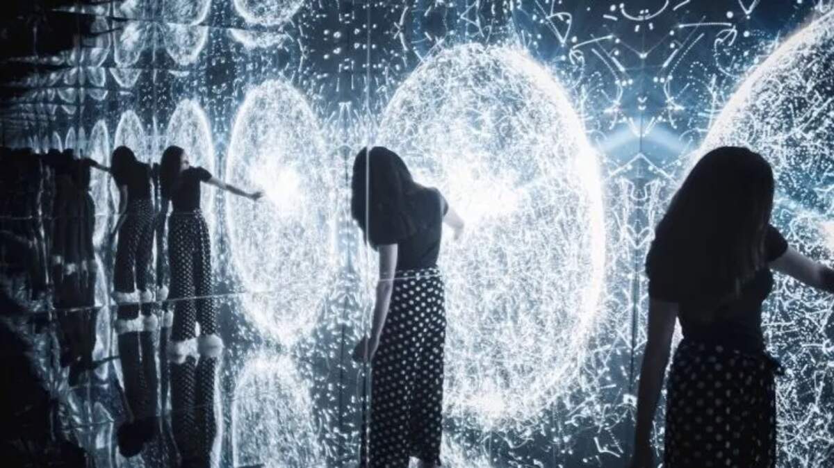 ARTECHOUSE ha regresado al sur de la Florida con su exhibición más reciente, “Renovación 2121” inspirada en la cultura japonesa y combina colores brillantes y tecnología.