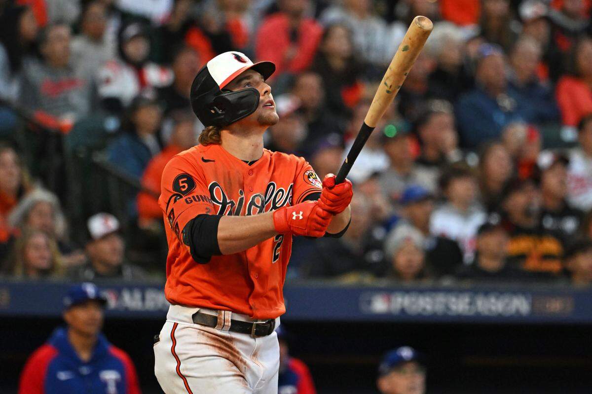El antesalista y torpedero de los Orioles de Baltimore Gunnar Henderson conectó 28 jonrones, envió a 82 hombres hacia el plato, anotó 100 veces, sumó 143 imparables y se robó 10 bases.
