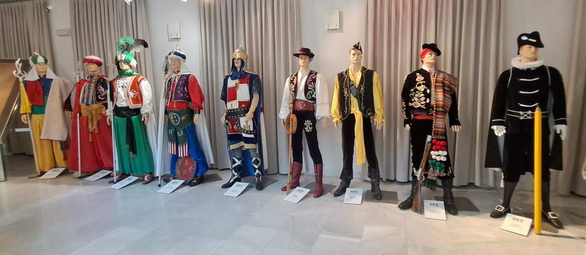 Trajes de las Comparsas conservados en la sede de la Junta Central de Comparsas.
