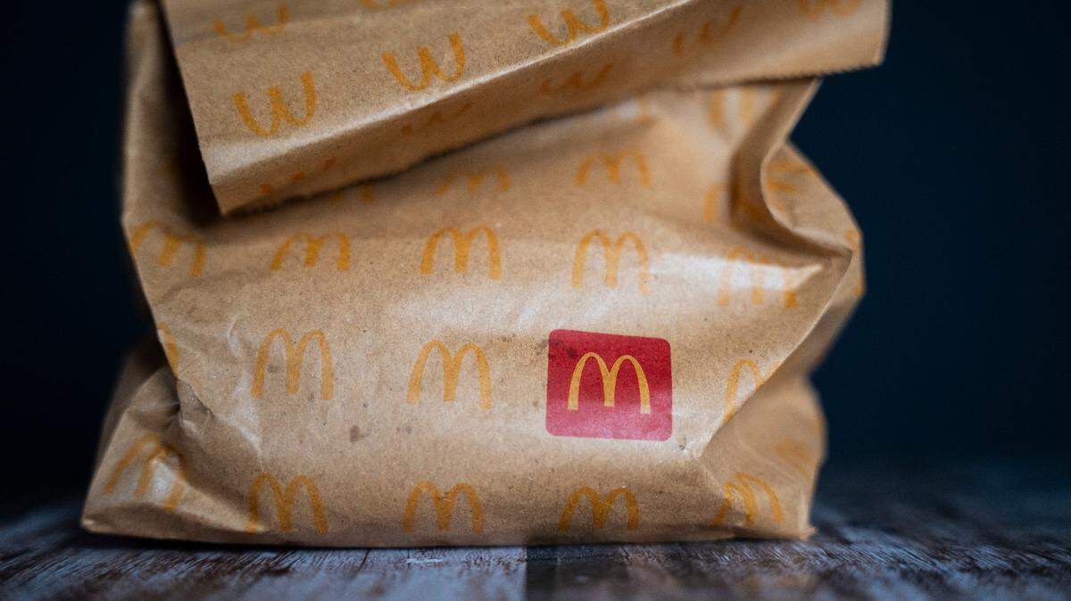 McDonald’s anuncia que reanudará la venta de la hamburguesa ‘quarter pounder’ (cuarto de libra) en Estados Unidos tras intoxicaciones con bacteria E. coli. 