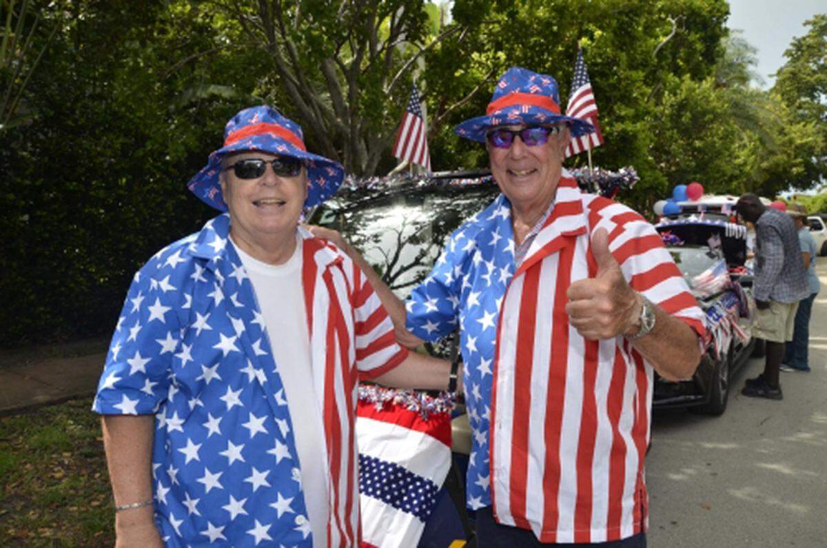 Key Biscayne celebra el tradicional desfile por el 4 de julio en Crandon Blvd.