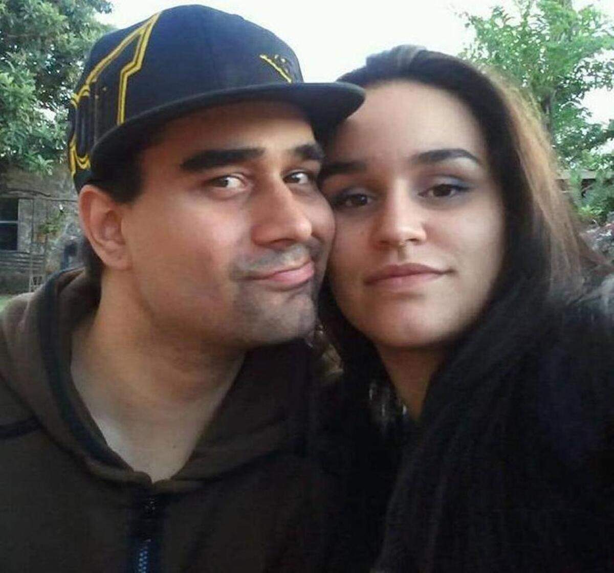 Derek Medina y su esposa Jennifer Alonso en el tipo de foto que Medina solía publicar en su página de Facebook. Medina está acusado de matar a Alonso y de publicar una foto de su cadáver dentro de su casa en Miller Road el 8 de agosto de 2013 con el mensaje: “Voy a ir a prisión o a ser condenado a muerte por matar a mi esposa. Los quiero, los extraño, cuídense. Amigos de Facebook, me verán en las noticias”.