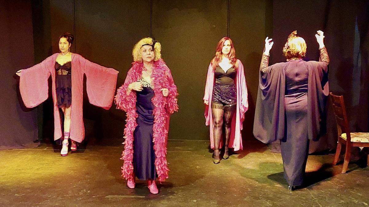La obra “Burdel El ojo azul” es la principal de este año y se podrá ver en el Sandrell Rivers Theater. Cuenta con la actuación de Susana Pérez, Rachel Cruz, Kirenia Vega, Jorge Luis González, Dianet Conde, Jose Raúl Acosta e Ivanesa Cabrera.