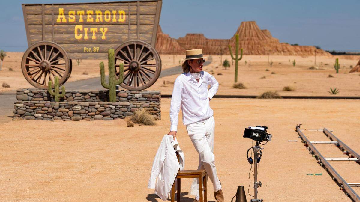 Coral Gables Art Cinema estrena la comedia dramática ‘Asteroid City’ (2023) del director Wes Anderson con un elenco encabezado por Scarlett Johansson.