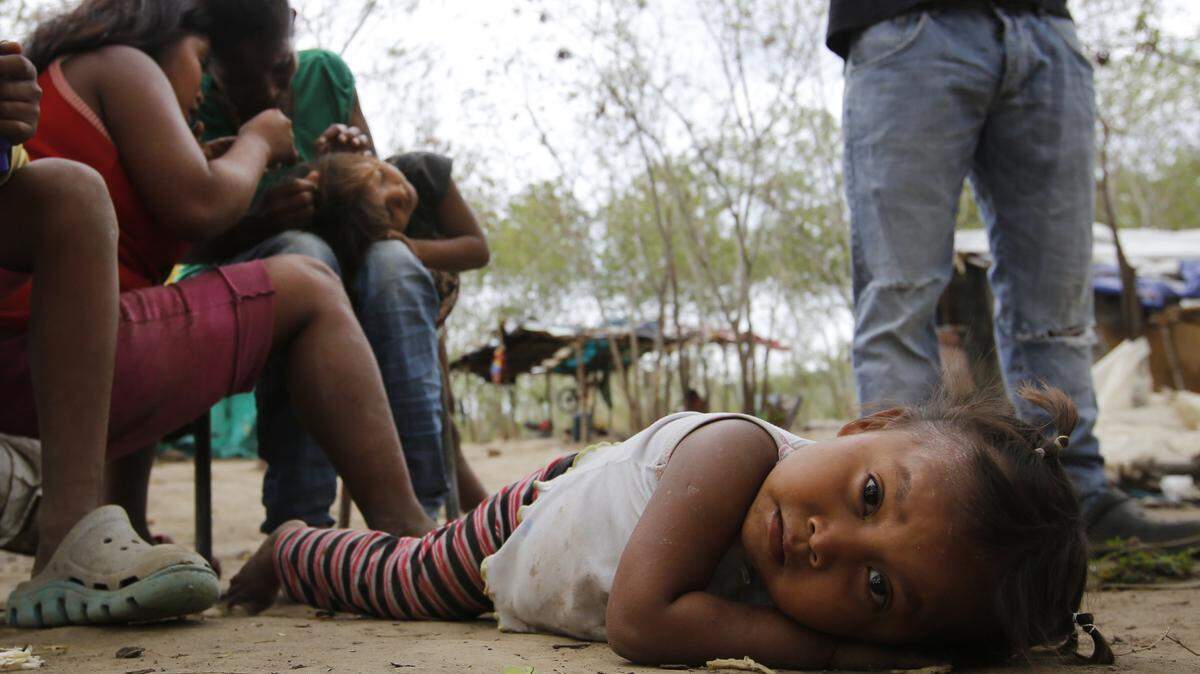 Una niña venezolana juega en Cúcutua, Colombia, cerca de la frontera venezolana el 26 de junio del 2018.
