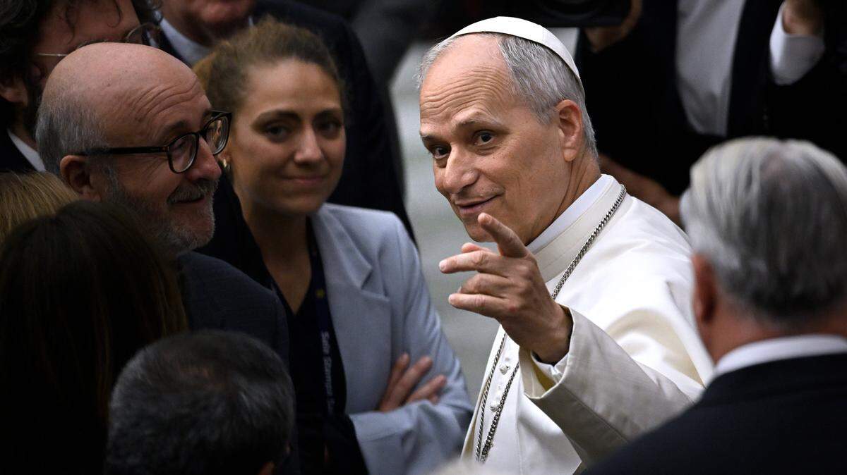 El Papa León XIV llega a una audiencia con miles de periodistas y trabajadores de los medios de comunicación el lunes, 12 de mayo de 2025, en el Salón Pablo VI de la Ciudad del Vaticano.
