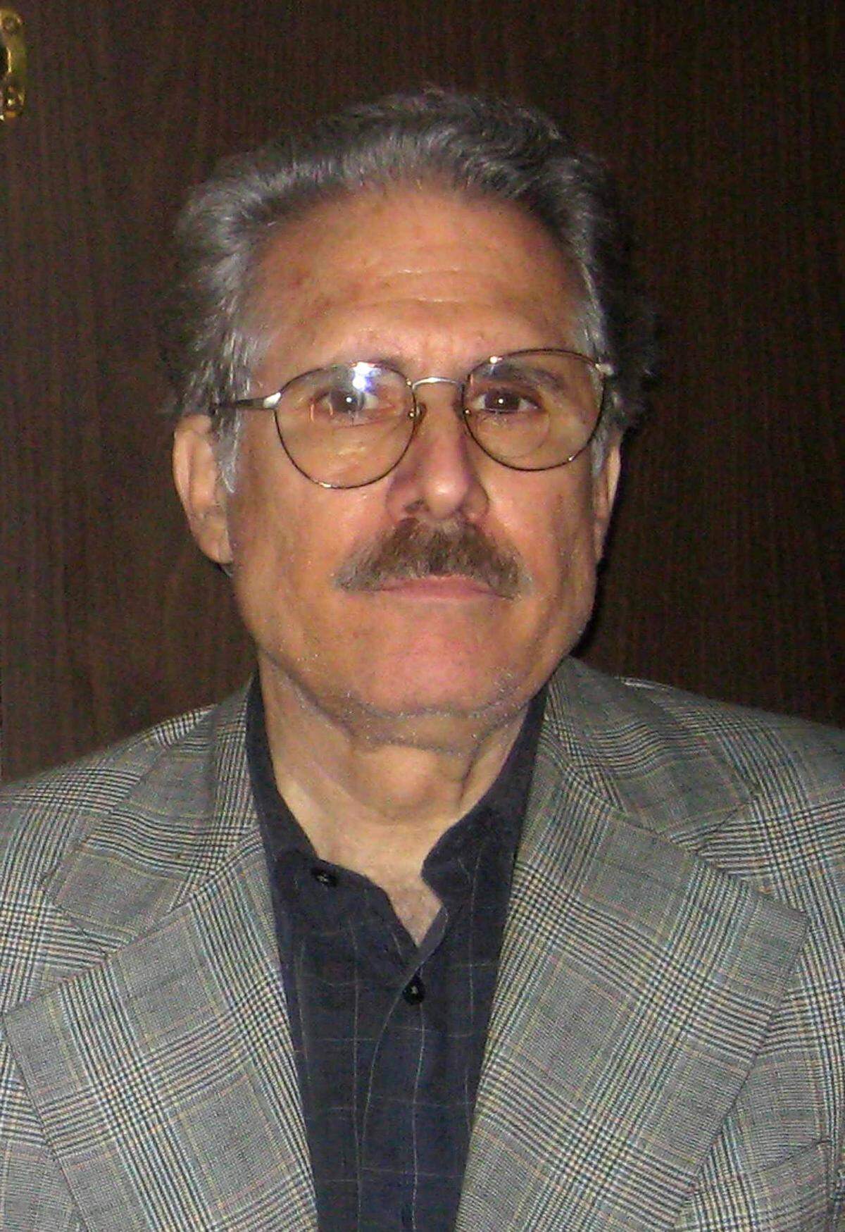 Fotografía de archivo del 21 de mayo de 2008 muestra al ex preso político cubano Ricardo Bofill, fundador del respetado Comité Cubano Pro Derechos Humanos (CCPDH), quien falleció este viernes en Miami (Estados Unidos) a los 76 años, según informaron sus familiares. EFE/Clara Lago /ARCHIVO